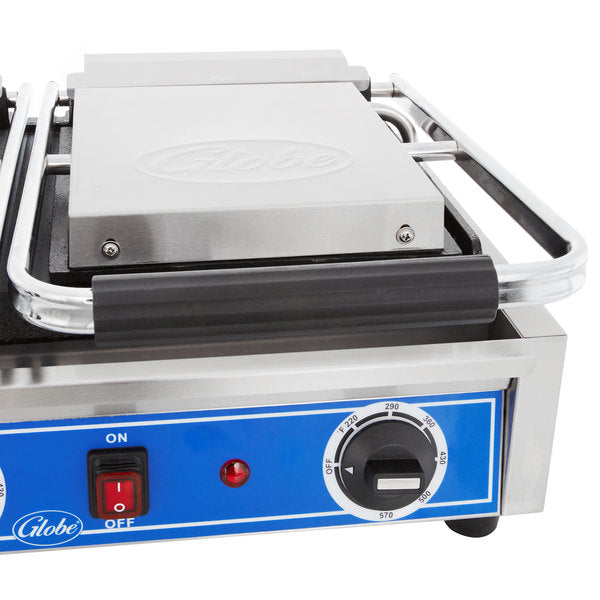 Globe GSGDUE10 Bistro Series Double Sandwich Grill with Smooth Plates - 20" x 10" Cooking Surface - 208/240V, 3200W