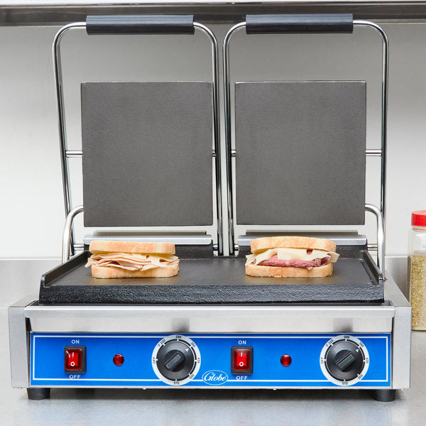 Globe GSGDUE10 Bistro Series Double Sandwich Grill with Smooth Plates - 20" x 10" Cooking Surface - 208/240V, 3200W