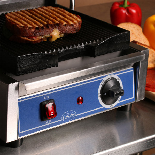 Globe GPG10 Bistro Series Sandwich Grill with Grooved Plates - 10" x 10" Cooking Surface